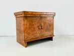 Vintage French Handmade Brutalist Burl Wood Cabinet, 1950s., Met deur(en), Rt, Art Deco, Overige houtsoorten