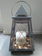 Grote moderne metalen lantaarn / windlicht met grote kaars., Ophalen