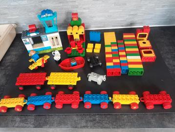 Partij duplo lego van alles wat trein wagens gevangenis enz beschikbaar voor biedingen