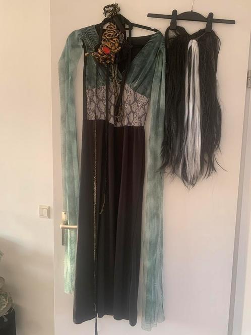 Verkleedset ‘Medusa’ mt S met nieuwe pruik en extra’s, Kleding | Dames, Carnavalskleding en Feestkleding, Zo goed als nieuw, Verzenden