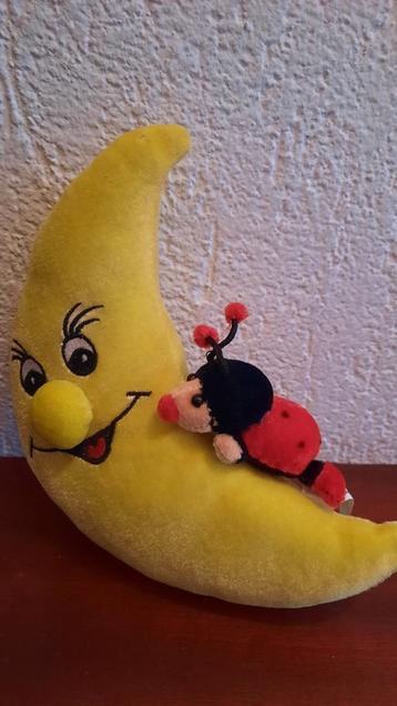 Knuffel maan met lieveheersbeestje beschikbaar voor biedingen