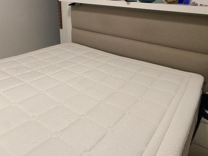 Boxspring, Huis en Inrichting, Slaapkamer | Boxsprings, Zo goed als nieuw, 180 cm, 200 cm, Tweepersoons, Beige, Ophalen