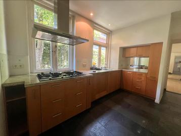 Complete keuken met apparatuur beschikbaar voor biedingen
