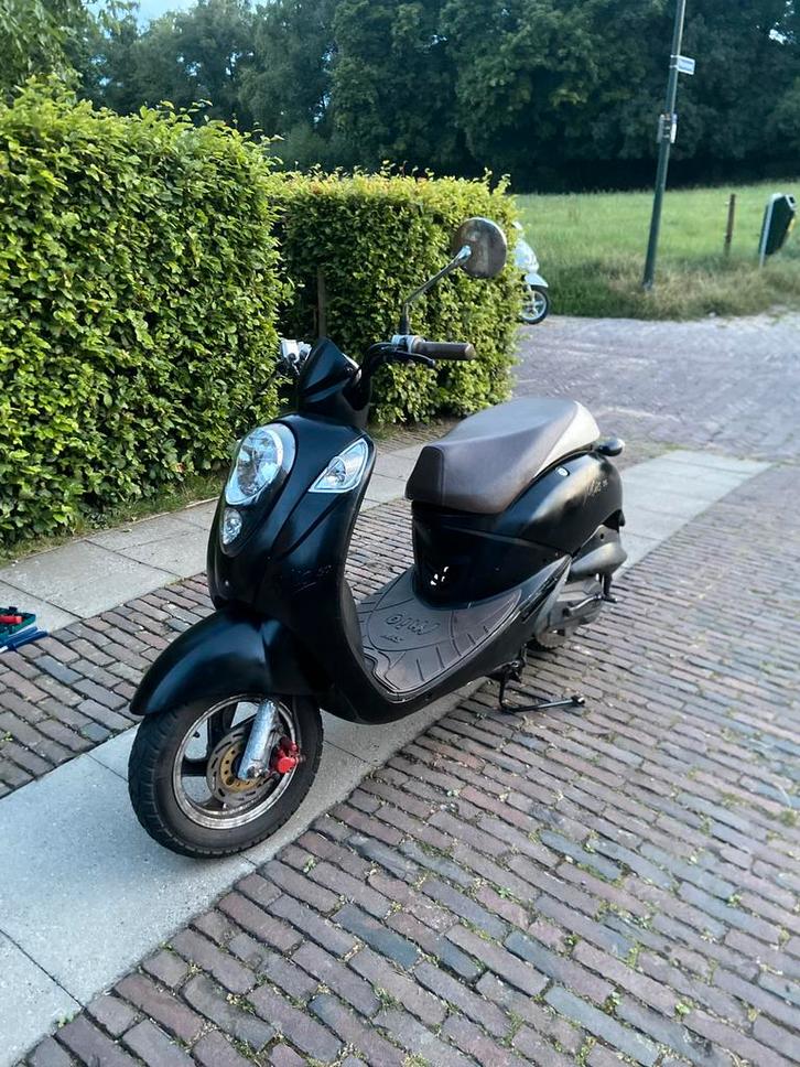 Sym Mio Brom Zwart, Fietsen en Brommers, Scooters | SYM, Gebruikt, Mio, Maximaal 45 km/u, Benzine, Ophalen