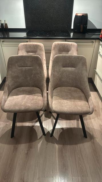 4 Taupe kleurige eetkamerstoelen beschikbaar voor biedingen