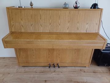 Mooi Rosler piano. beschikbaar voor biedingen