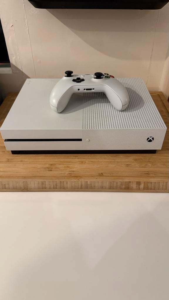 Xbox One S, Spelcomputers en Games, Spelcomputers | Xbox Original, Gebruikt, Met 1 controller, Met games, Ophalen