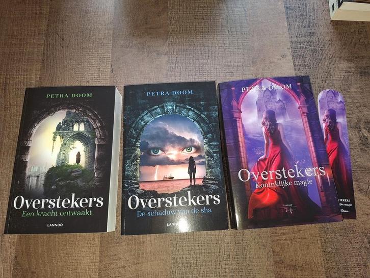 Overstekers door Petea Doom gesigneerd, Boeken, Fantasy, Ophalen of Verzenden