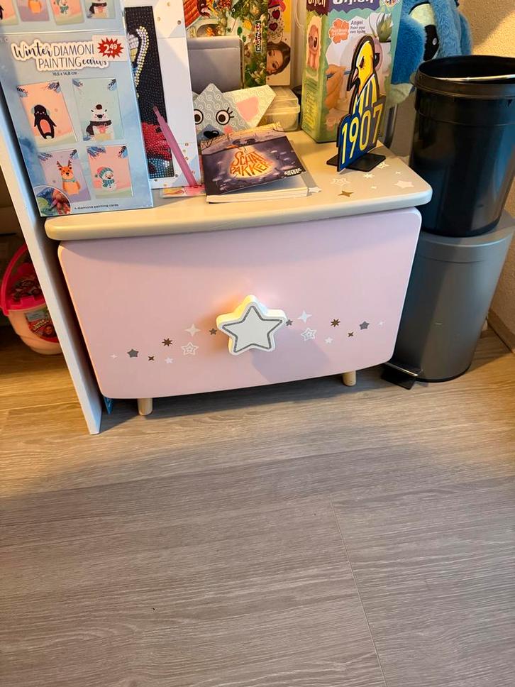 Complete kinderkamer Stella - Bed, kast, nachtkastje, Kinderen en Baby's, Kinderkamer | Complete kinderkamers, Zo goed als nieuw