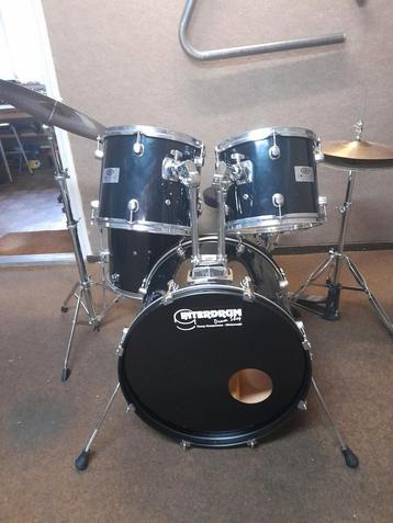 Mooi drumstel van Supercussion met bekkens etc.!! beschikbaar voor biedingen