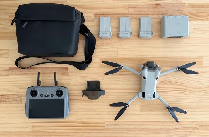 DJI Mini 4 Pro + Smart Controller, 3 Batteries, Accessories, Audio, Tv en Foto, Drones, Zo goed als nieuw, Drone met camera, Ophalen of Verzenden