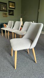 Vier stoffen lichtgrijze eettafelstoelen met eikeurige poten, Ophalen, Zo goed als nieuw, Vier