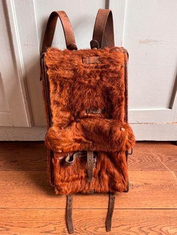 Zwiterse leger rugzak jaren ‘40 / ‘50 koeienvacht tgv beschikbaar voor biedingen