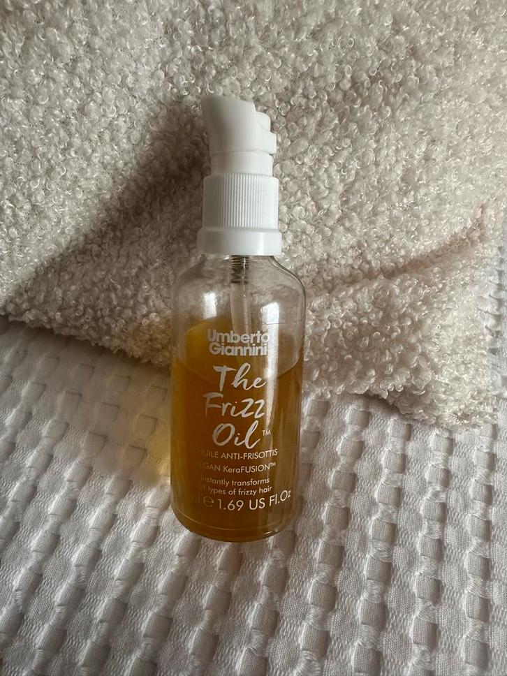 Umberto Giannini Haarolie 2 soorten, Sieraden, Tassen en Uiterlijk, Uiterlijk | Haarverzorging, Gebruikt, Haarverzorger of -hersteller