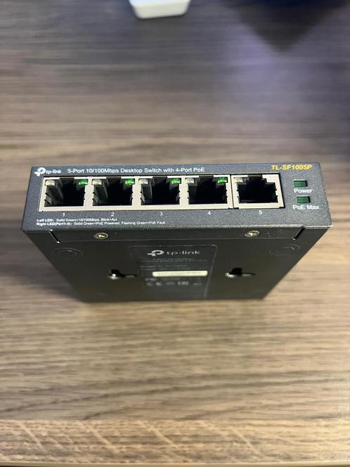 TP Link TL SF1005P – 5 poort PoE 10/100 Mbps Switch, Computers en Software, Netwerk switches, Gebruikt, Ophalen of Verzenden