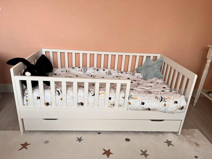 Petite Amelie Peuterbed Plume 140x70, incl onderla, Kinderen en Baby's, Kinderkamer | Bedden, Gebruikt, 140 tot 160 cm, 70 tot 85 cm