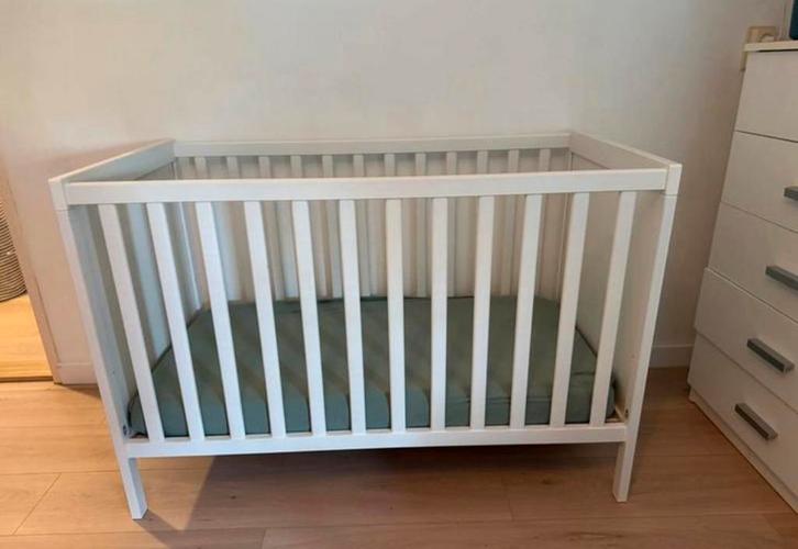 IKEA ledikant 120x60 + Aerosleep matras!, Kinderen en Baby's, Babywiegjes en Ledikanten, Zo goed als nieuw, Ledikant, Ophalen