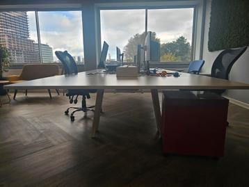 Vitra Joyn bureau Afmeting: 390-460x180 cm beschikbaar voor biedingen