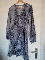 Feestelijk jurkje Mooie roesjes L, Kleding | Dames, Ophalen of Verzenden, Nieuw, Zwart, Onder de knie