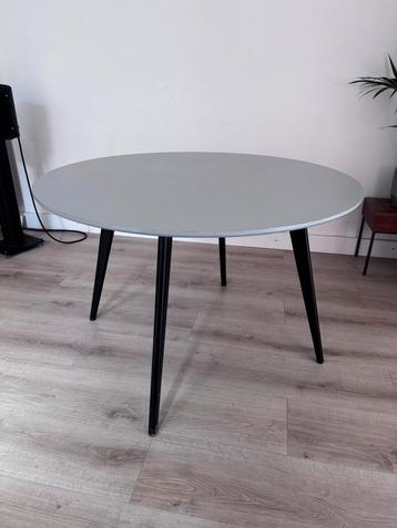 YUMI ronde eettafel – grijs, 115x115 cm beschikbaar voor biedingen