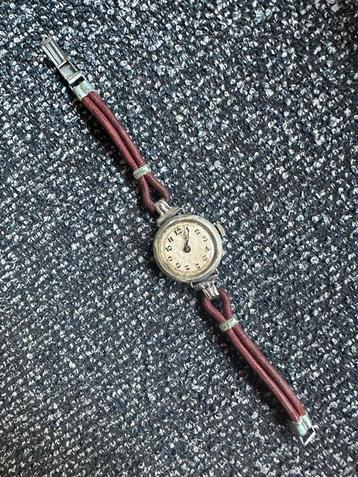 Vintage Polshorloge beschikbaar voor biedingen