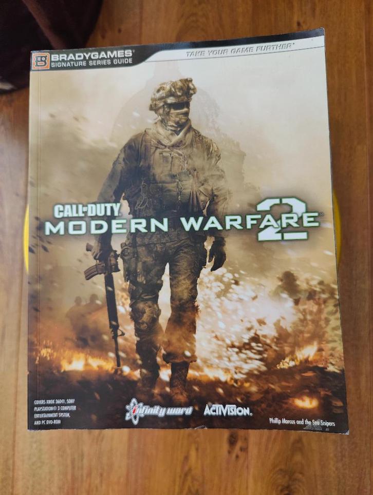 Bradygames - COD: Modern warfare 2 - Signature series, Spelcomputers en Games, Games | Pc, Zo goed als nieuw, Shooter, 1 speler