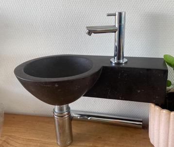 hardstenen fonteinset. beschikbaar voor biedingen