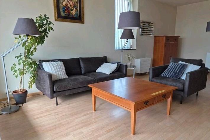 Leren bank met bijbehorende fauteuil, Huis en Inrichting, Banken | Complete zithoeken, Zo goed als nieuw, Leer, Ophalen