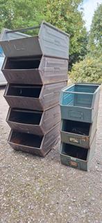 Stapelbakken magazijnbakken vintage industrieel metaal, Doe-het-zelf en Verbouw, Kratten en Dozen, Ophalen, Gebruikt, Minder dan 35 cm