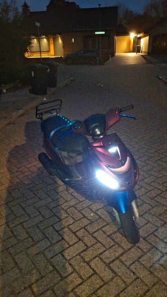 Piaggio zip 4t, Fietsen en Brommers, Scooters | Piaggio, Zo goed als nieuw, Zip, Ophalen