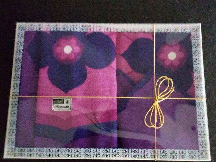 Placemats Nagel /servetten/vaasjes.2 Pers. Vintage Jaren 70., Huis en Inrichting, Keuken | Textiel, Nieuw, Placemat, Overige kleuren