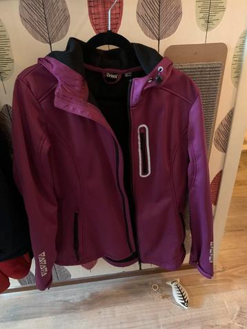 Paarse softshell jas met capuchon €5 beschikbaar voor biedingen