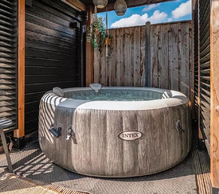 Intex Opblaasbare Jacuzzi 196cm + accessoires, Tuin en Terras, Bubbelbaden en Hottubs, Nieuw, Opblaasbaar, Afdekzeil, Ophalen