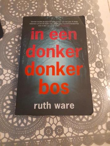 boek ruth ware - in een donker donker bos  beschikbaar voor biedingen
