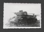 WOII foto: Vernietigde Russische T-34 tank geinspecteerd doo, Verzenden, Landmacht, Duitsland, Foto of Poster