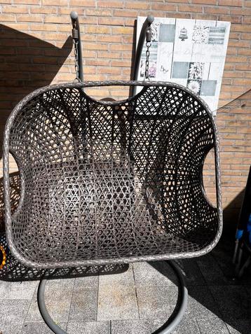 Tweepersoons hangstoel beschikbaar voor biedingen