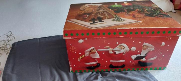 KERSTBALLEN 70 STUKS.IN MOOIE DOOS.ROOD EN GOUD + PIEK + enz, Hobby en Vrije tijd, Feestartikelen, Zo goed als nieuw, Versiering