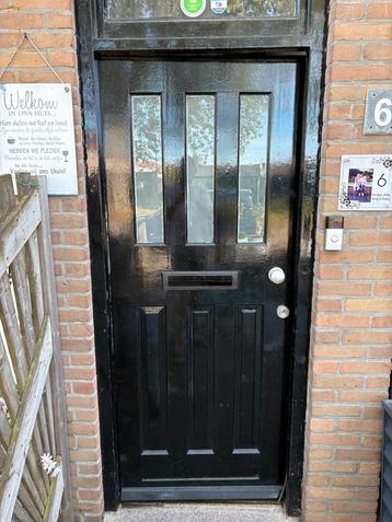 Houten Buitendeur met Glas beschikbaar voor biedingen