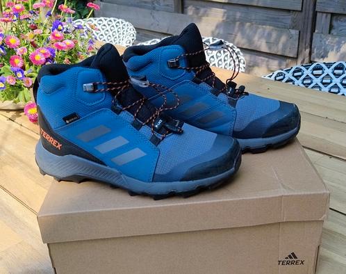 Bergschoenen Adidas Terrex Mid maat 35, Sport en Fitness, Bergsport en Wandelen, Zo goed als nieuw, Schoenen, Ophalen of Verzenden