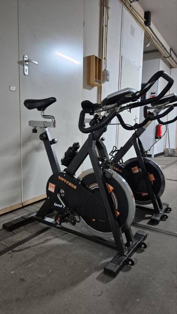 Spinningfiets MPF2850 - Speed Bike - 1 of 2 stuks, Sport en Fitness, Fitnessapparatuur, Gebruikt, Spinningfiets, Benen, Buik, Metaal