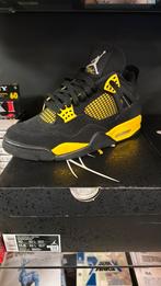 Nike air jordan 4 yellow thunder maat 44, Ophalen of Verzenden, Zo goed als nieuw, Zwart