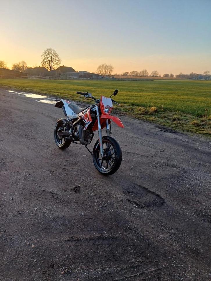 Rieju MRT50 schakelbrommer, Fietsen en Brommers, Overige Fietsen en Brommers, Zo goed als nieuw, Ophalen