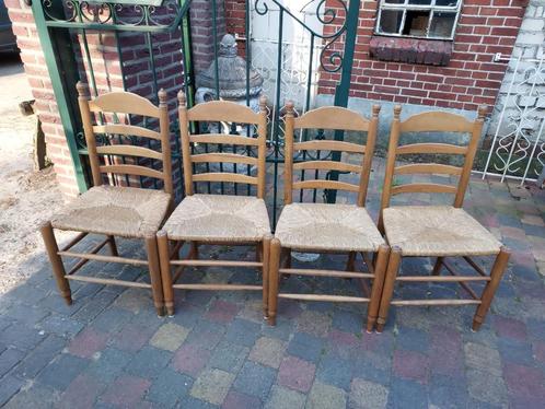 4 Oud-Hollandse knopstoelen, licht eiken met biezen zitting., Antiek en Kunst, Antiek | Meubels | Stoelen en Banken, Ophalen