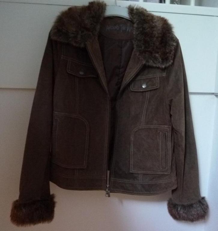 Bruine suede leren jas met (nep)bontrandjes (42), Kleding | Dames, Jassen | Winter, Zo goed als nieuw, Maat 42/44 (L), Bruin, Ophalen of Verzenden