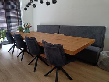 Grote eettafel Mooi Wonen "de Burcht" beschikbaar voor biedingen