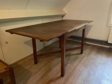 Eiken houten tafel 4 tot 6 persoons incl 2 handgematte stoel beschikbaar voor biedingen