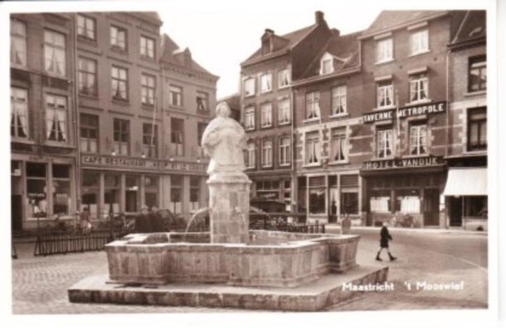 MAASTRICHT,- 't Mooswiel met restaurants.Fotoglans. 29-10, Verzamelen, Ansichtkaarten | Nederland, Ongelopen, Limburg, 1940 tot 1960