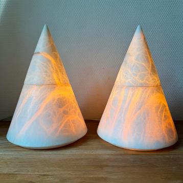 Unieke Vintage Kegel Tafellampen Albast Jaren 80 Nachtlamp beschikbaar voor biedingen