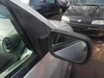 Buitenspiegel rechts van een Ford Fiesta beschikbaar voor biedingen