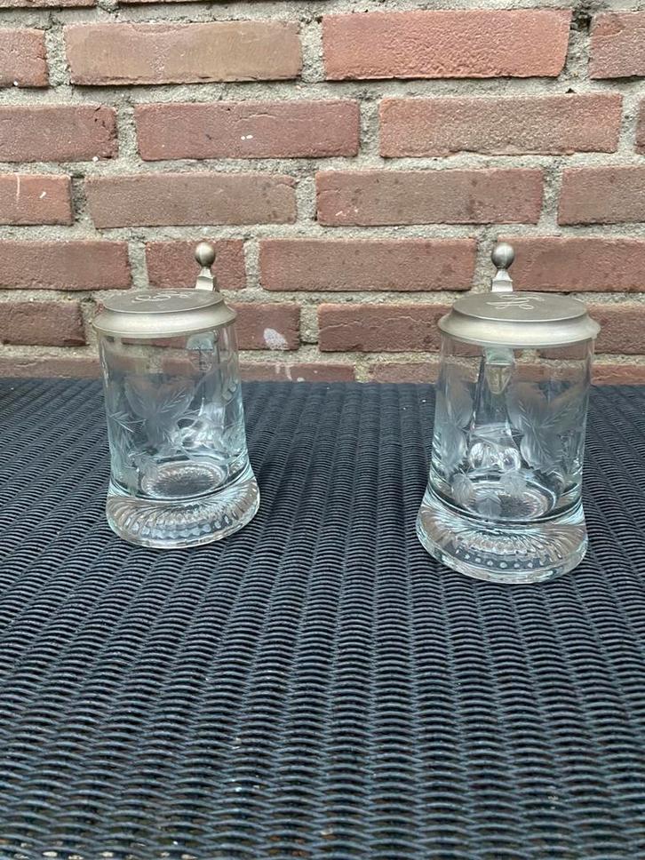 Glazen bierpul met tinnen deksel, 2 stuks., Verzamelen, Glas en Borrelglaasjes, Gebruikt, Bierglas, Ophalen of Verzenden